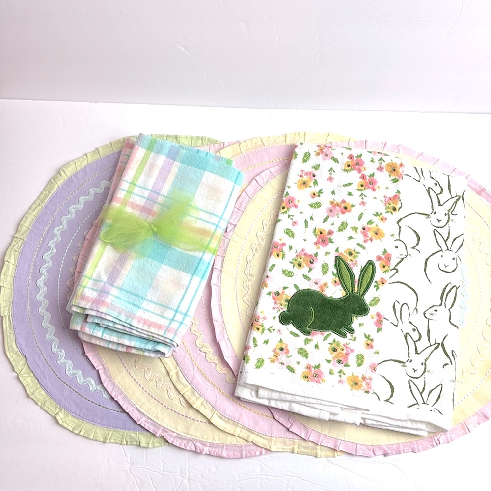 Lot Spring/Easter 4 Pastel Round Placemats 4 Dinner Napkin, 2 Hand Towels
